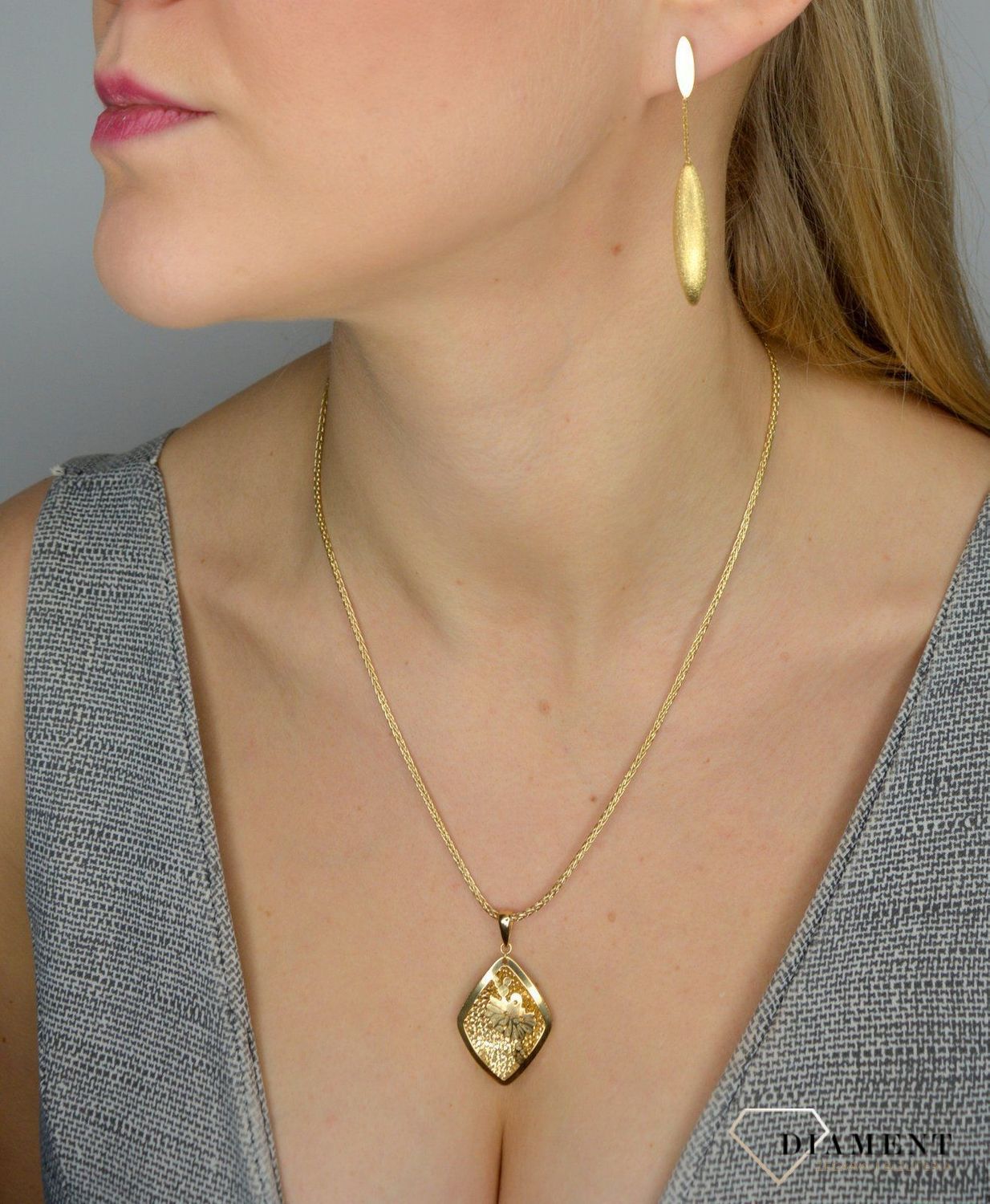 Złote kolczyki wiszące 585 'Matowe sopelki' to wyjątkowa biżuteria dla mamy i ukochanej osoby.jpg